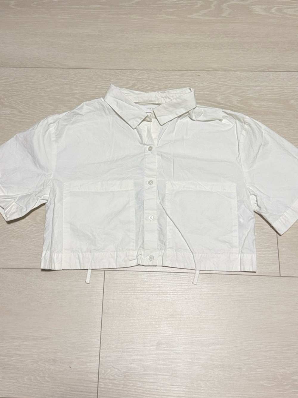 ✨ Zara White Cropped Button-Down Shirt with Front Pockets